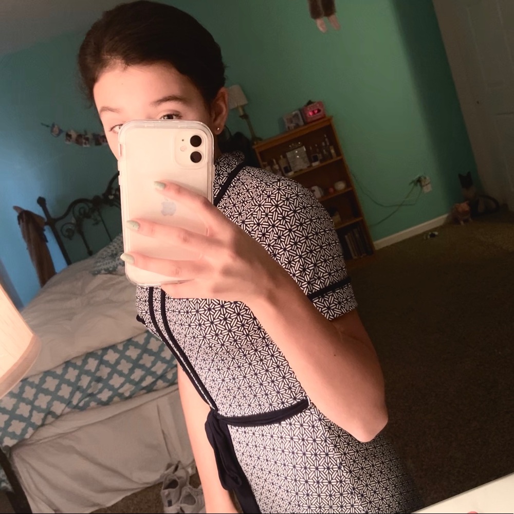 Patterned slim fit dress with sash.